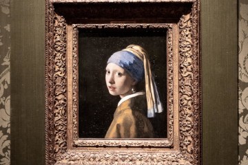 The girl with the Pearl earring painting in the Hague